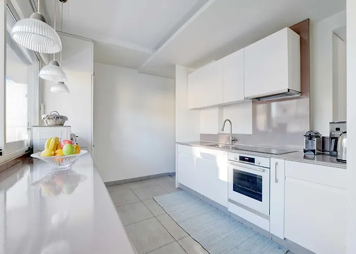 Exceptional 3bdr 6p - View Of The Eiffel Tower *